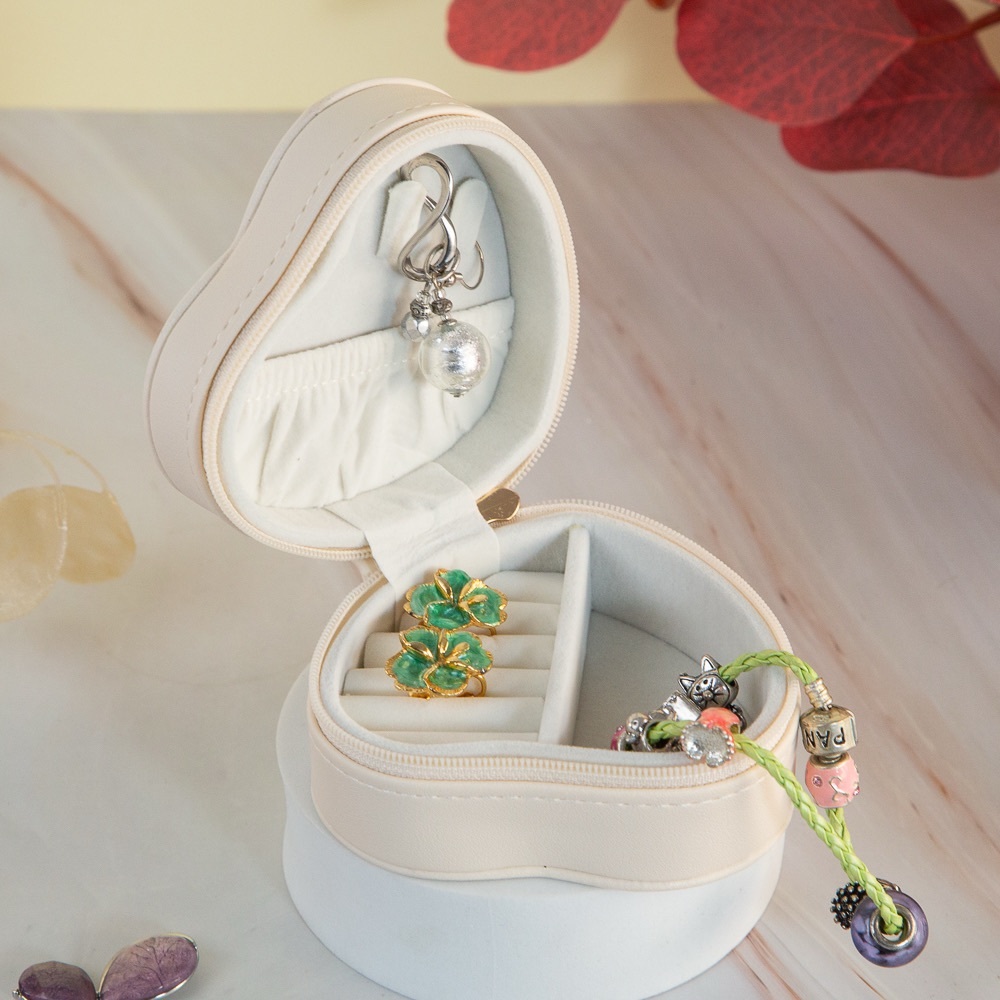 Heart-shaped Cream Jewelry Travel Case